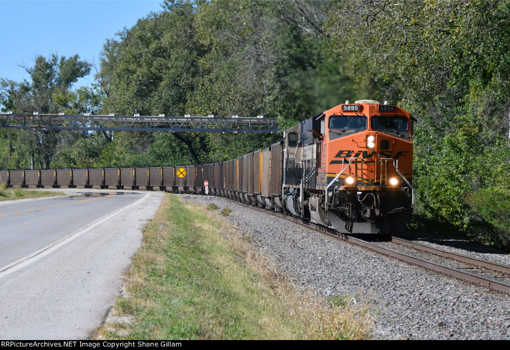 BNSF 5895